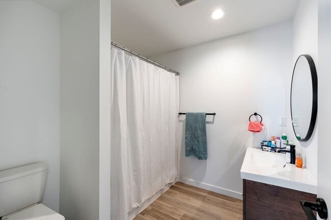 Building Photo - Rent: $2100; 3 bed