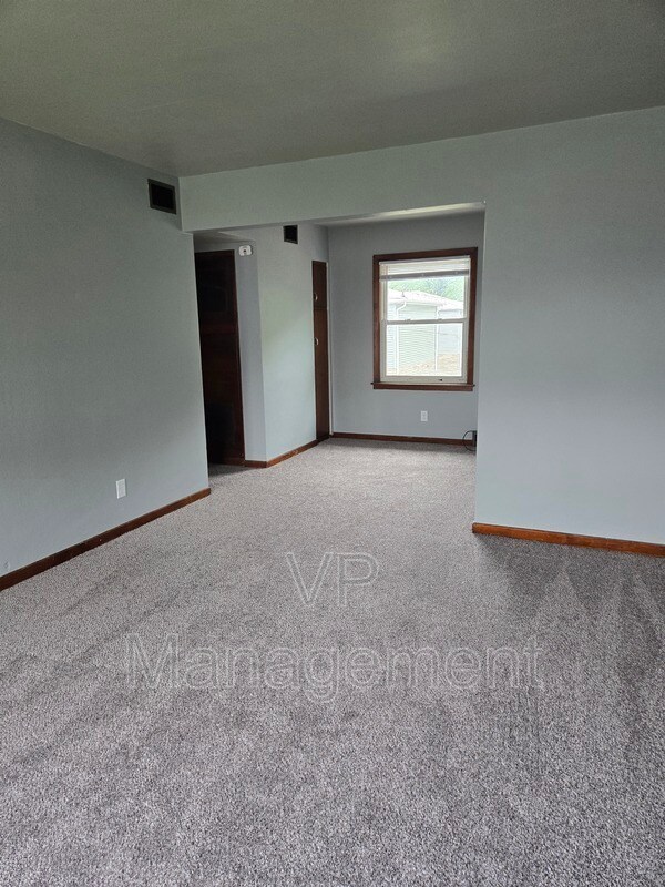 Building Photo - 418 23rd St