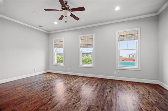 Building Photo - 660 S Pearl Expy