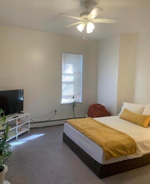 Building Photo - 80 W La Crosse Ave