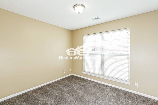 Building Photo - 3 Bedroom / 2 Bathroom Ranch Home in Raymore!