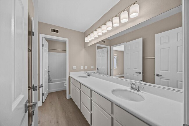 Building Photo - Beautiful detached condo in Painted Trails!