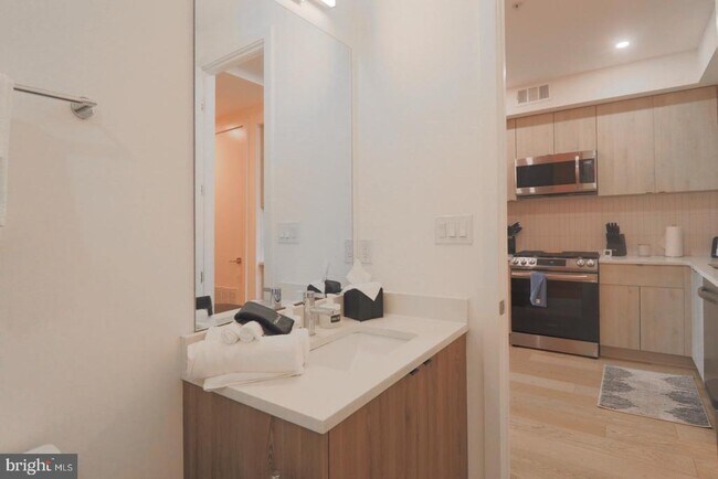 Building Photo - 1806 I St NE