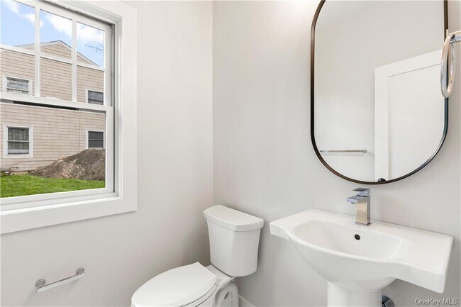 Building Photo - 35 Summit Ave