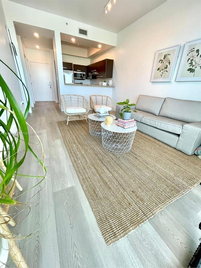 Building Photo - 2525 SW 3rd Ave