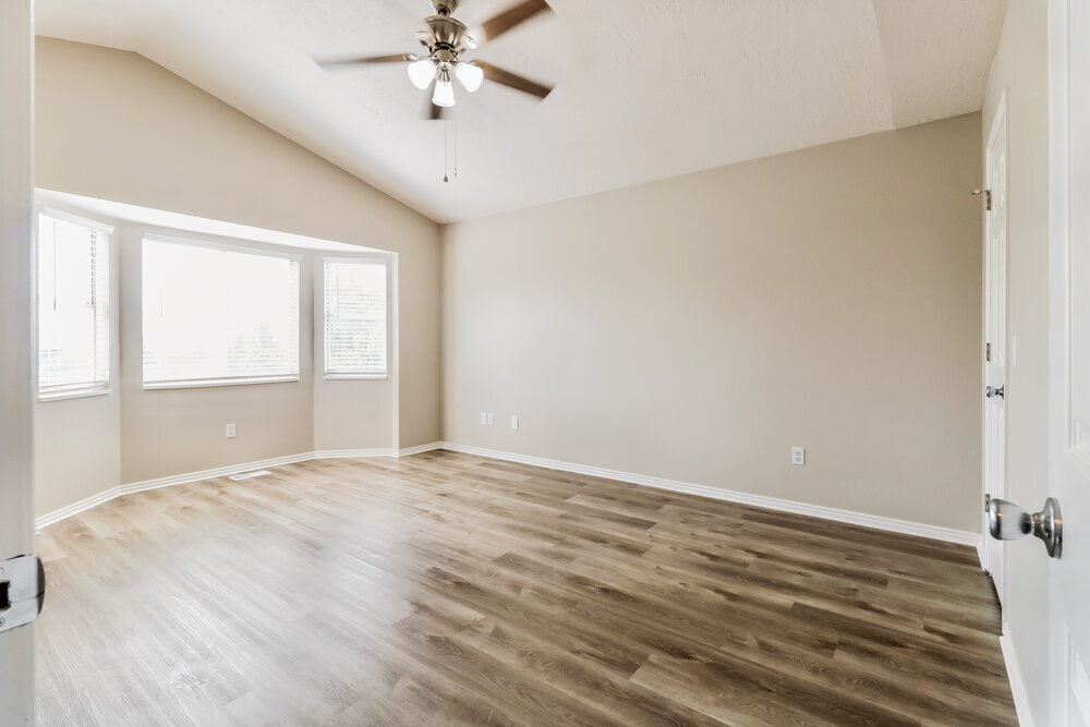 Building Photo - 5831 S Clear Vista Dr