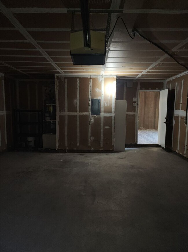 Building Photo - 8616-8618 La Riviera Dr