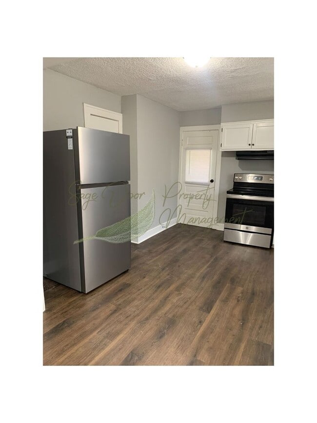 Building Photo - 1 FREE MONTH OF RENT!!!