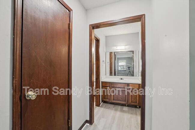 Building Photo - 455 Stara Cir