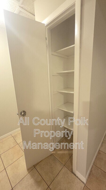 Building Photo - 789 Zella Ln