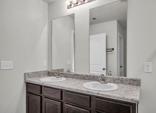 Building Photo - 1035 Limpkin St