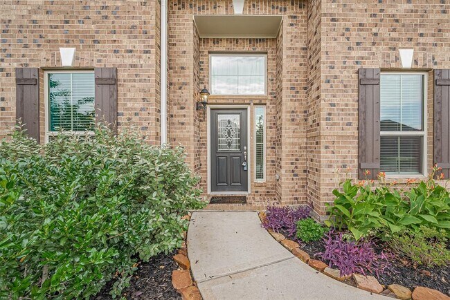 Building Photo - 5511 Highland Dr