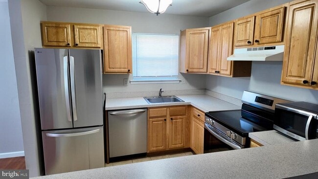 Building Photo - 2166 Birch Dr