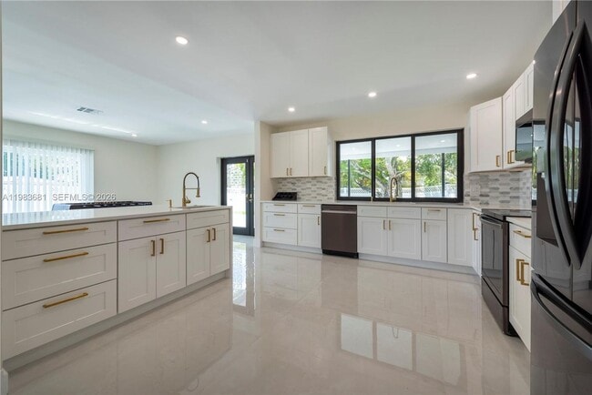 Building Photo - 4700 McKinley St