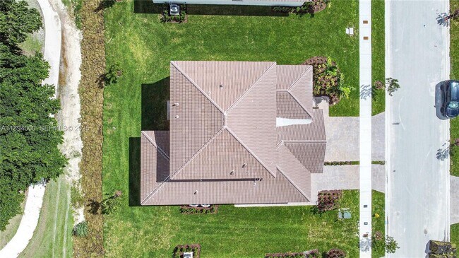 Building Photo - 2209 SE 30th St