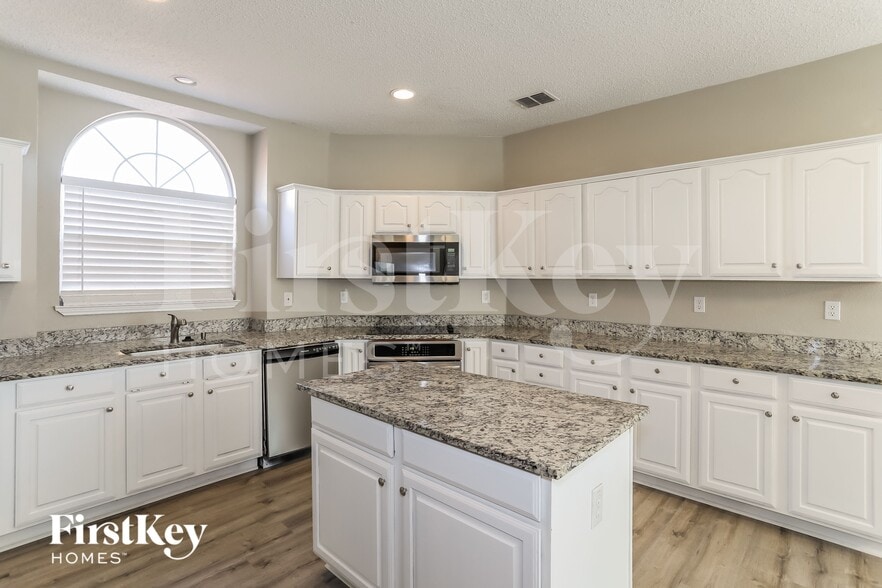 Building Photo - 5210 Orlando Cir