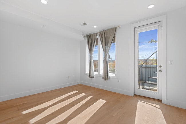 Building Photo - 1515 K St SE