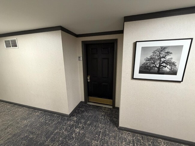 Building Photo - 44 W Broadway