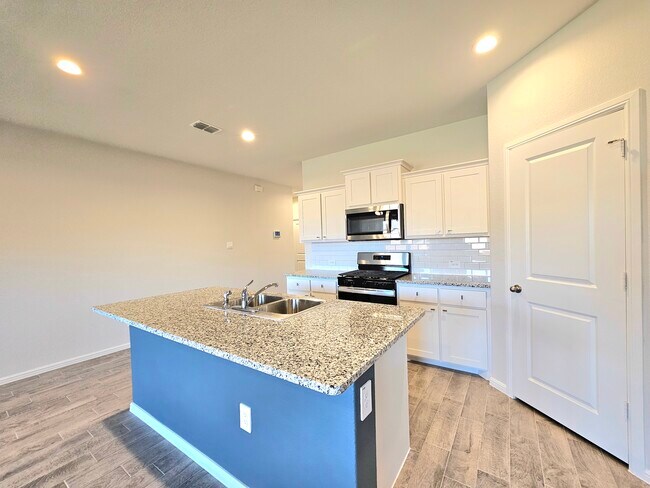 Building Photo - 5449 Red Fern Ln