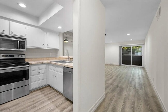 Building Photo - "Charming 1-Bedroom Furnished Retreat with...