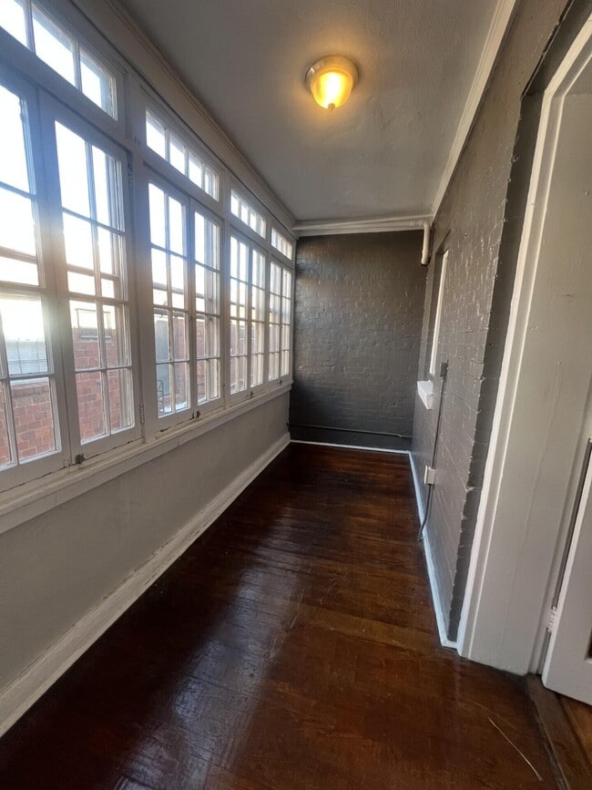 Building Photo - 176 Market St