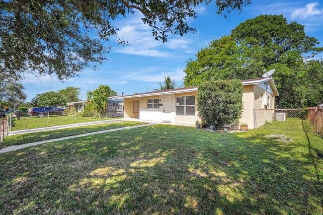 Building Photo - 3511 NW 7th Ct