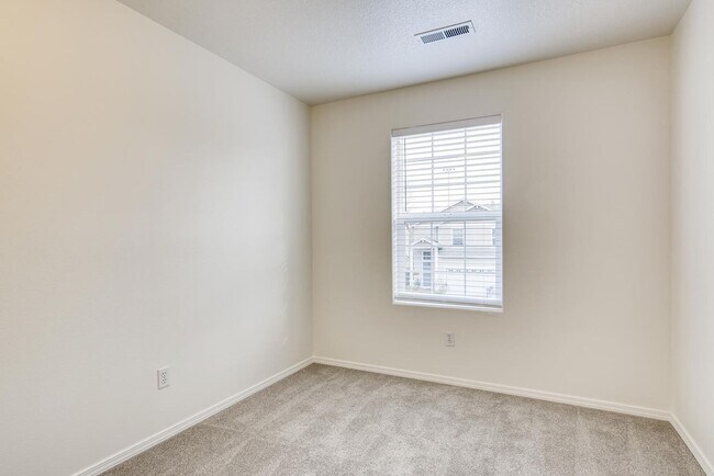 Building Photo - Great Single Family Home In Central Hillsb...