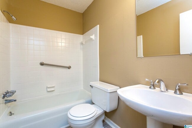 Building Photo - 3001 Sartain Dr