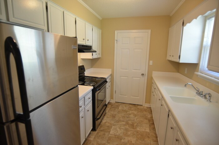 Building Photo - 1827 Covington Pl