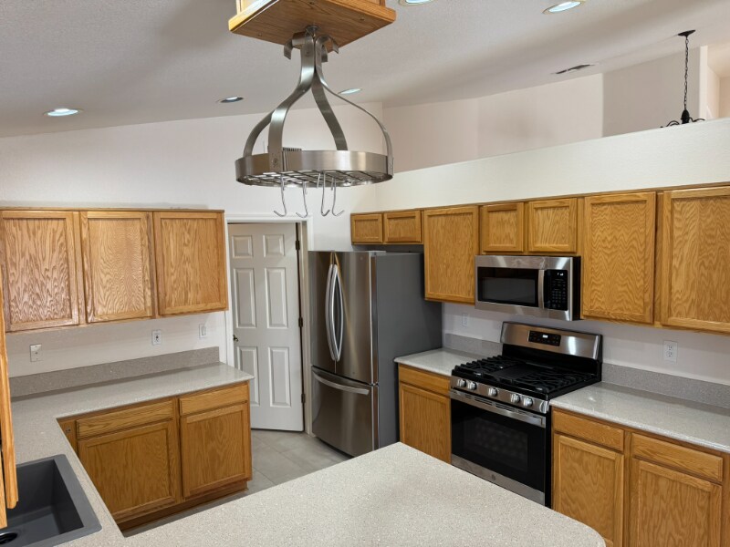 Building Photo - 8628 Esselmont Dr E