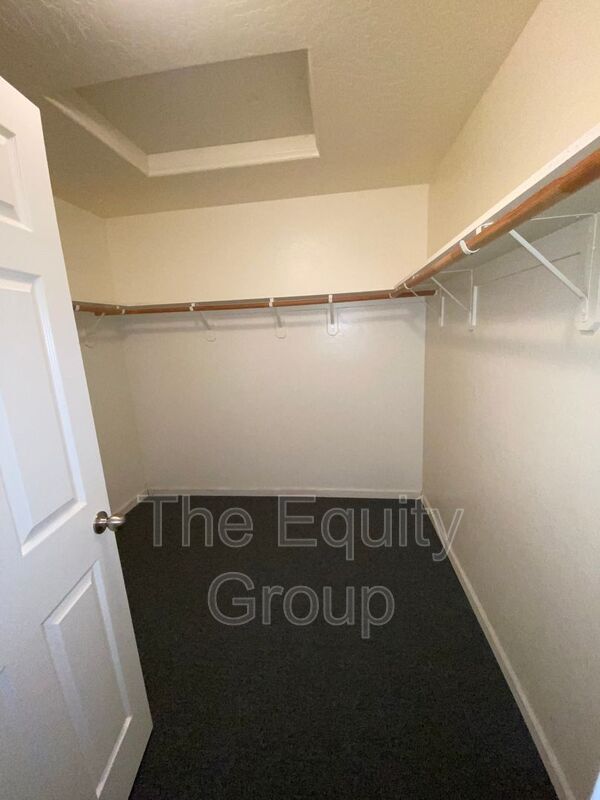 Building Photo - 2541 W Porter Ave