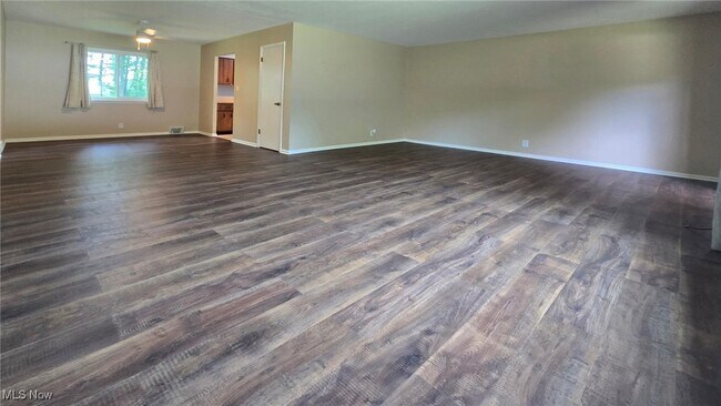 Building Photo - 6862 Westview Dr