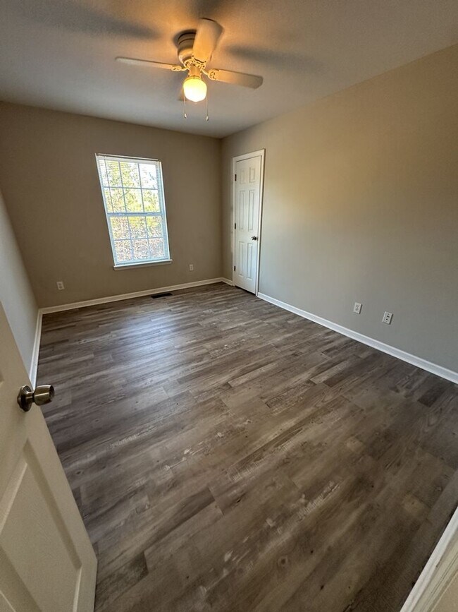 Building Photo - 2 Bedroom 1 Bathroom in Beautiful Chickamauga! Pet Friendly!