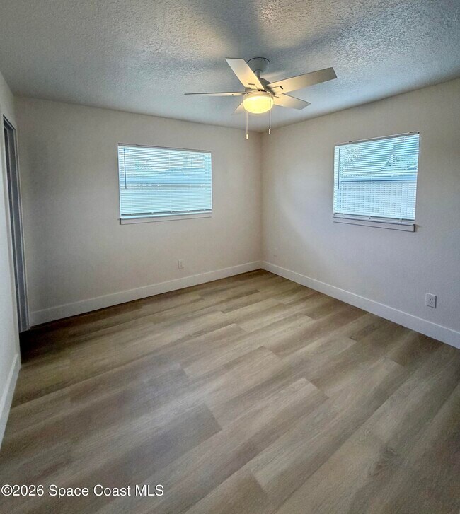 Building Photo - 557 Chantilly Dr