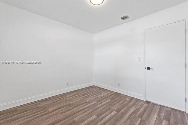 Building Photo - 1040 NW 23rd Terrace