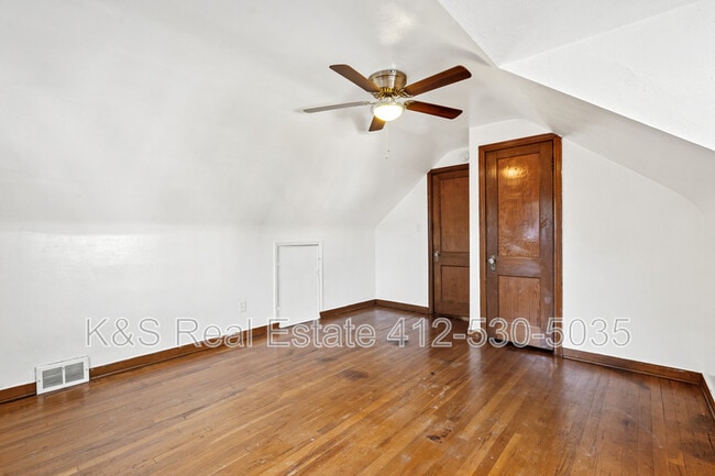 Building Photo - 823 Hartman St