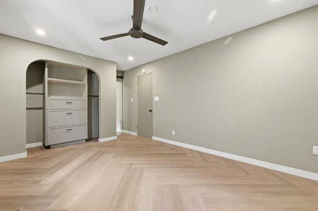 Building Photo - 3608 Wilshire Terrace