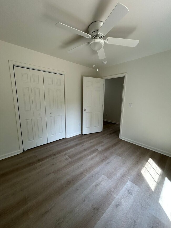 Building Photo - Beautifully Remodeled 4/2