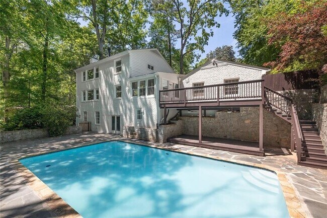 Building Photo - 445 Forest Hills Dr