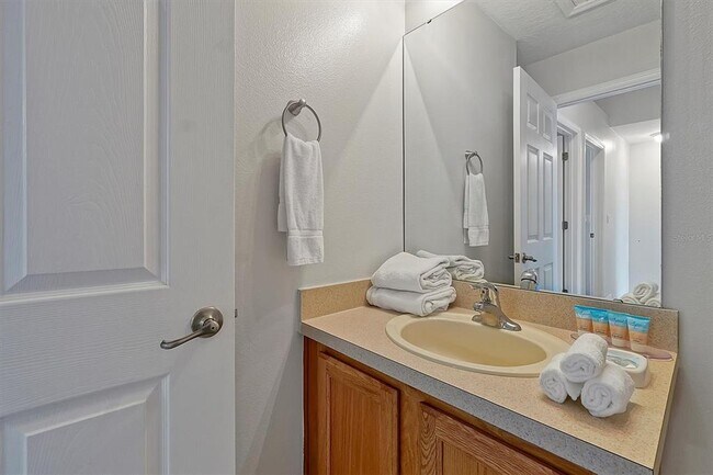 Building Photo - 8591 Bay Lilly Loop