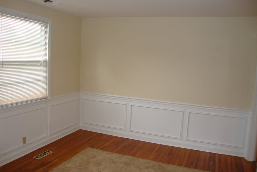 Building Photo - 4925 Hopedale Dr