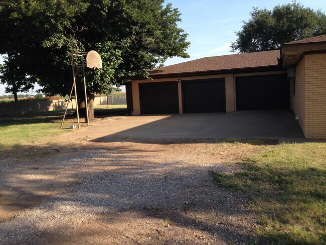 Building Photo - 9607 N Interstate 27