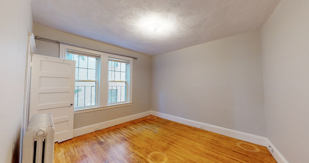 Building Photo - 8A Forest St