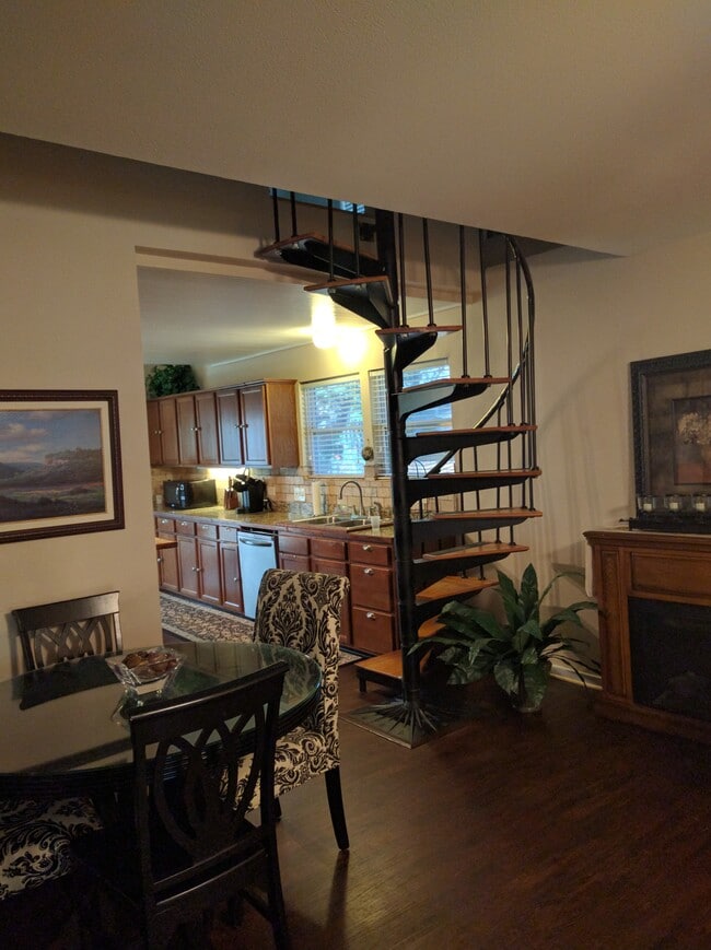 Building Photo - 2204 Forest Trail
