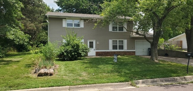 Primary Photo - 3 bd, 2 ba house N cental Columbia, near V...