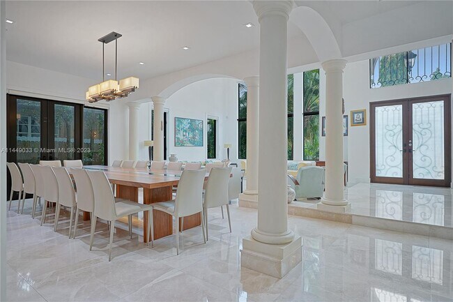 Building Photo - 3747 Prairie Ave