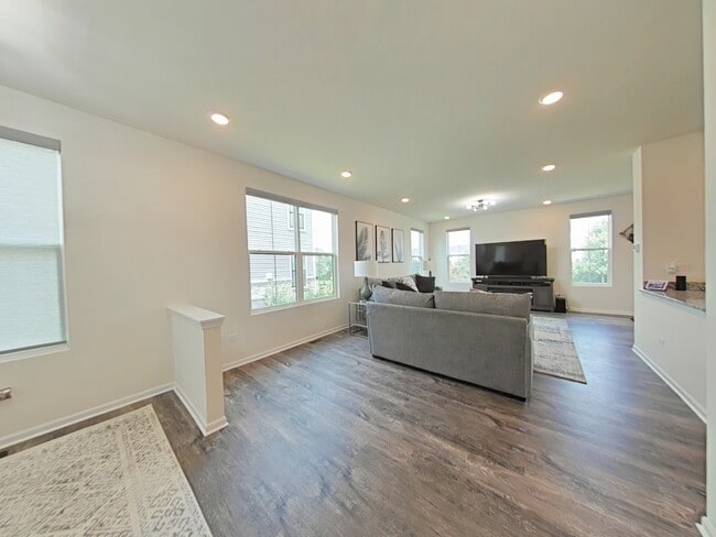 Building Photo - 4200 Chelsea Mnr Cir