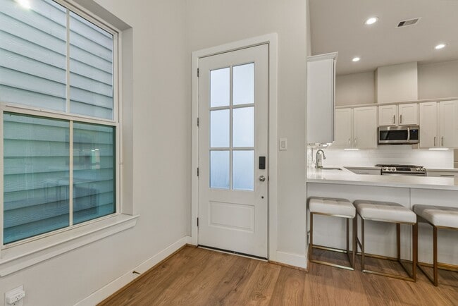 Building Photo - 1626 Northwood St