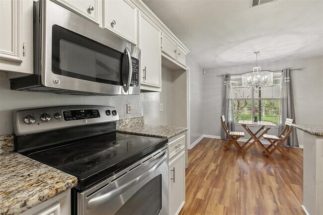 Building Photo - 124 Poplar Dr
