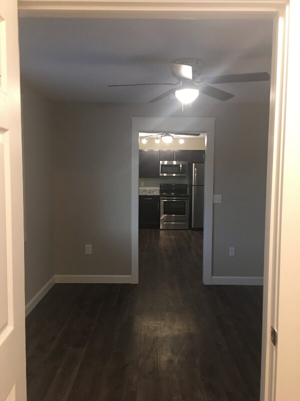 Building Photo - 320 E Main St